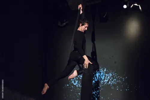 Oblique 1-Jerome Aubert2_scène Vahram Zaryan