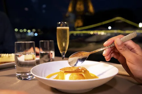 Photo 4 de Dîner-Croisière : Parcours 24km, Bateaux Parisiens