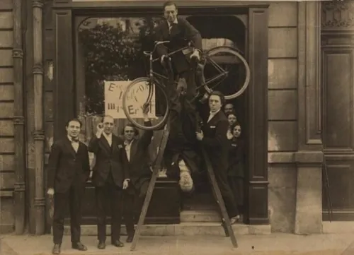 Photo 1 de Visite guidée : Le Paris surréaliste | par Hervé Benhamou