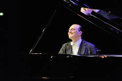 Photo 1 de Fabrice Eulry et son piano, lequel est le plus fou ?