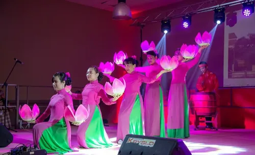 Affiche de Danses populaires du Vietnam : Les couleurs du Vietnam