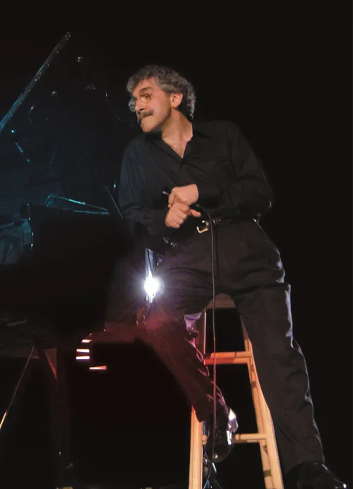 Photo 2 de Vicken Tarpinian fête ses 40 ans de chansons