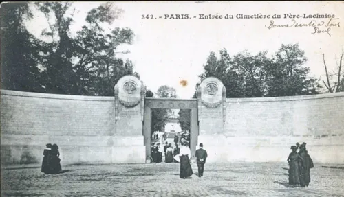 Photo 3 de Visite-guidée : Père Lachaise - célébrités et insolite | Par Paul Bauer