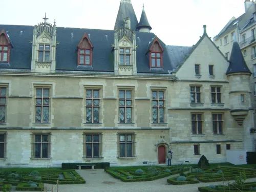Photo 2 de Visite guidée : Les plus beaux hôtels particuliers du Marais | par Ludivine Rodon