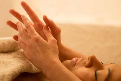 Photo 1 de Atelier massage : le visage et la tête
