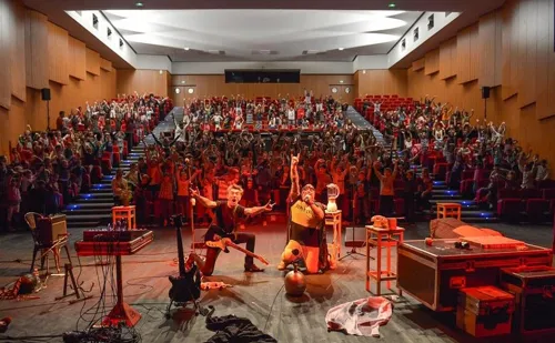 Affiche de Les Oreilles Rouges - concert pour les Minots