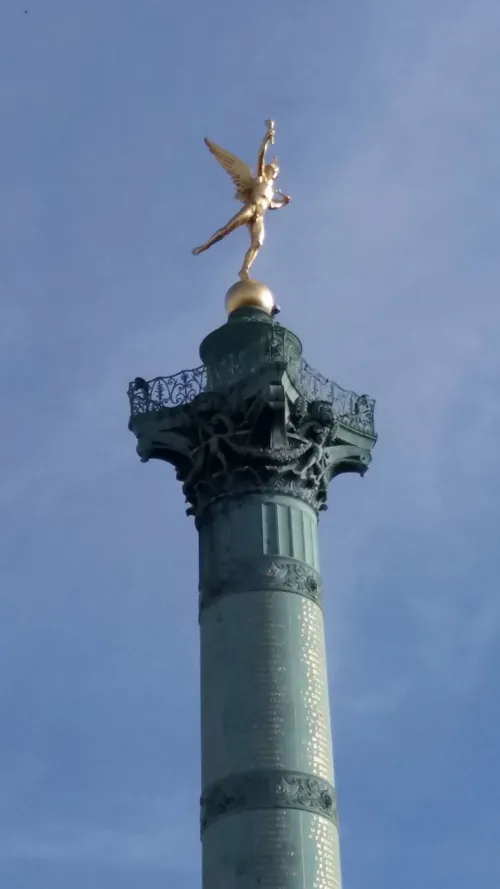Photo 1 de In the heart of faubourg Saint Antoine in the Bastille district | Au coeur du faubourg Saint Antoine dans le quartier de Bastille