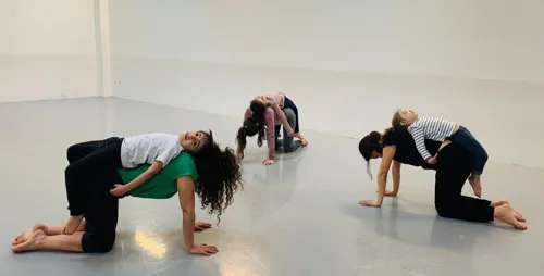 Photo 2 de Ateliers duo parent / enfant Danse-Yoga 6-10 ans