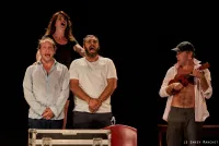 Jean-Claude dans le ventre de son fils - 