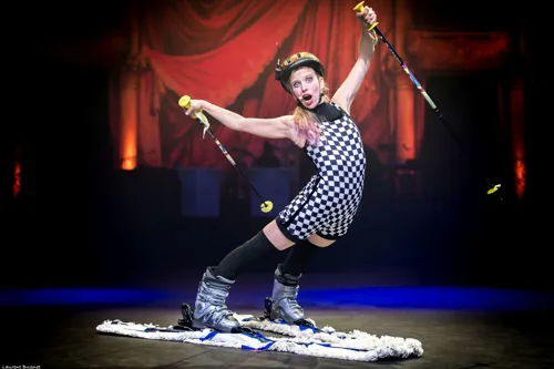 Photo 3 de Cirque Phenix dans Gaïa | par les femmes des Cirques du Monde