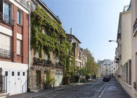 Affiche de Visite guidée : balade sur la Butte Bergeyre et dans le quartier Rébeval | par Loetitia Mathou