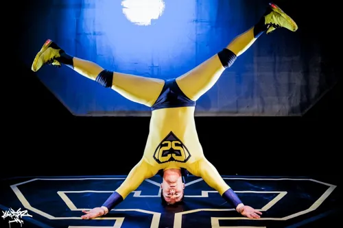 LES AVENTURES DE SUPERT SHOWMAN