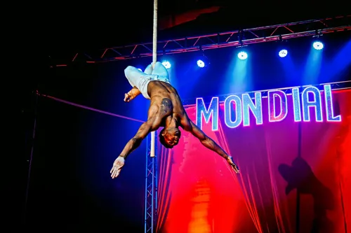 Photo 1 de Cirque Mondial 100% Humain dans Inoubliable ! - Grenoble