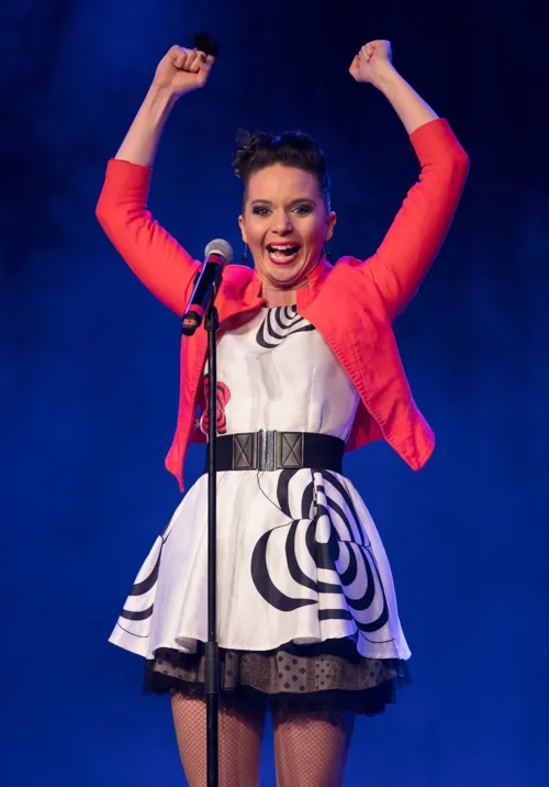 Photo 1 de Léa Crevon dans Versatile One Woman Show Musical