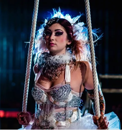 Photo 1 de Cirque Joseph Bouglione présente L'étrange Cabaret Magic