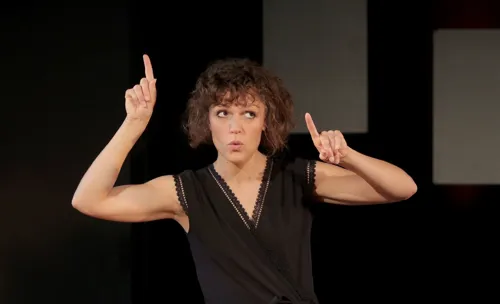Marion Pouvreau Mais t'as quel age seul en scène