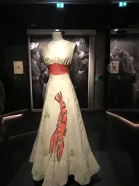 Visite guidée : Exposition Elsa Schiaparelli, Shocking ! Les mondes surréalistes d'Elsa Schiaparelli | par Loetitia Mathou - 