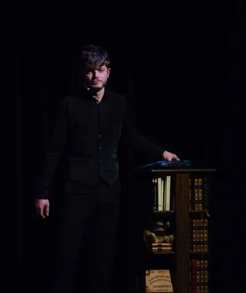 Photo 2 de Julien Ammar dans Histoires extraordinaires