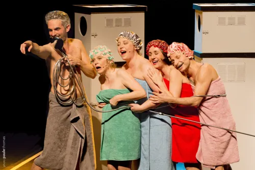 Photo 2 de Cinq de coeur dans Oh la belle vie !