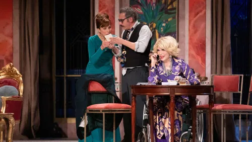 Photo 4 de L'argent de la vieille avec Amanda Lear