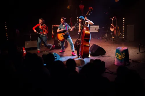 Photo 2 de Les Swingirls : Rêvolutions !
