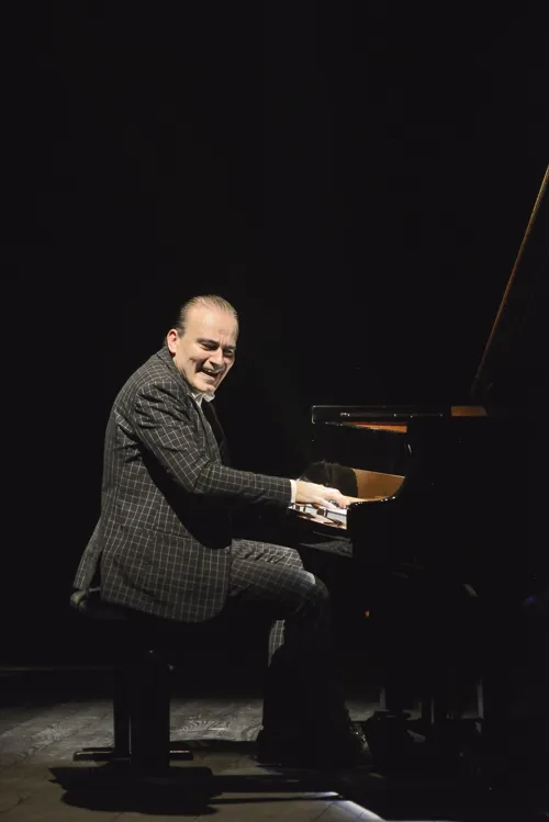 Photo 1 de Fabrice Eulry et son piano, lequel est le plus fou ?