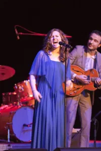 Ellen Birath and the Shadows Cats - 