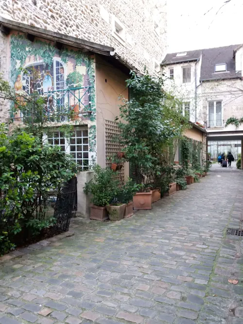 Photo 4 de In the heart of faubourg Saint Antoine in the Bastille district | Au coeur du faubourg Saint Antoine dans le quartier de Bastille