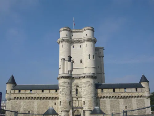 Affiche de Visite guidée : Le château de Vincennes | par Loetitia Mathou