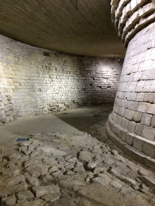 Photo 2 de Visite guidée privée du Louvre | Histoire du palais et chefs d'oeuvres par Emilie Robaldo