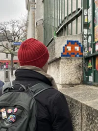 Visite guidée : Chasse aux Space Invaders et Balade Street-art à Montmartre | par Camille Hédouin - 