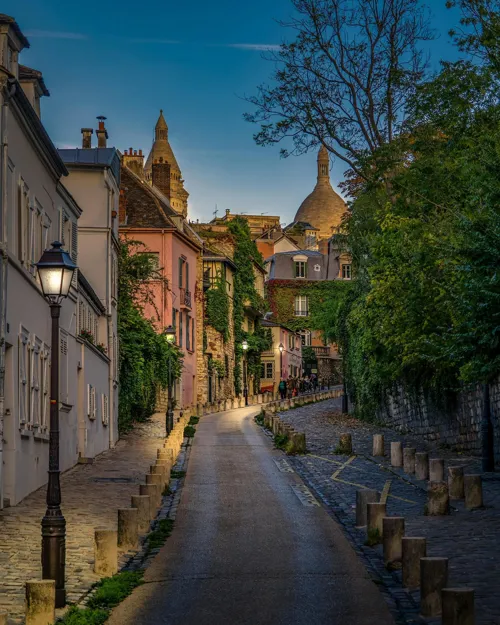 Affiche de Visite guidée : Montmartre par un habitant amoureux de son quartier | par Pierre Sudres