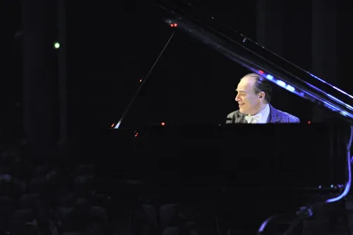 Photo 2 de Fabrice Eulry et son piano, lequel est le plus fou ?