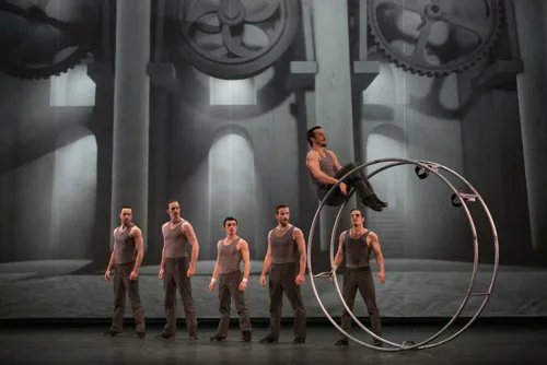 Photo 5 de Le Cirque Eloize dans Cirkopolis