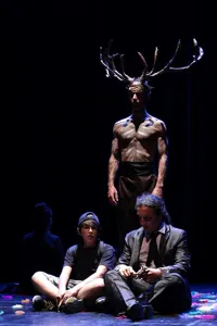 Le cerf, la girafe et l'enfant - 