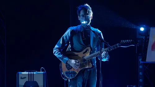 Face au contrôle, Bettman trouve dans la musique un espace de liberté.