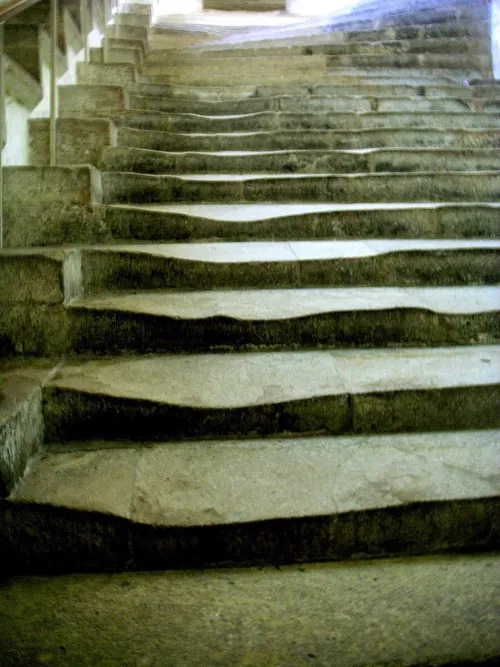 Marches d'une église de Cornouailles du 12e siècles