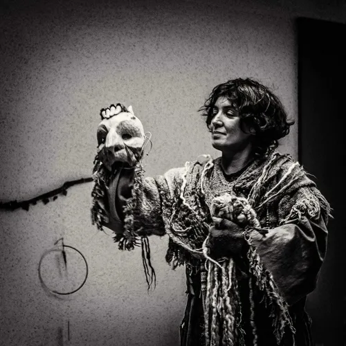 Photo 3 de Mama Khan : Le chant de la Terre Lakota