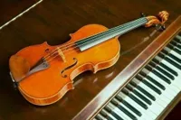 Variations avec violon autour d'un piano Erard - 