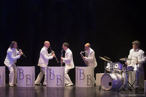 Photo 1 de Les Bons Becs dans Big Bang