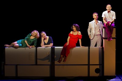 Photo 1 de Cinq de coeur dans Oh la belle vie !