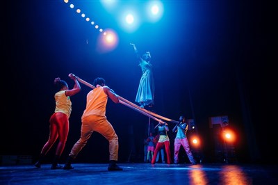 Photo 1 de Yongo Yely | par la compagnie Circus Baobab