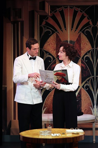 Photo 1 de Mademoiselle Chanel en hiver | avec Caroline Silhol et Christophe Barbier