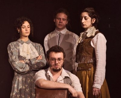 Autoour de Shams Bouteille, Ilona Bachelier, Adrien Parlant, Anastasia Joux