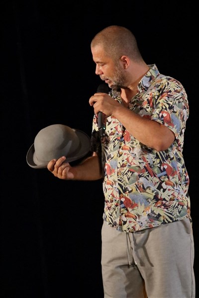 Photo 1 de Mehdi Dix dans Joue-la comme Mehdi