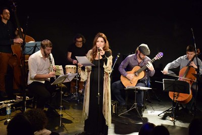 Photo 1 de Agnès Jaoui : Dans mon salon
