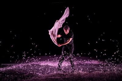 Photo 3 de Les paillettes de leur vie ou la paix déménage