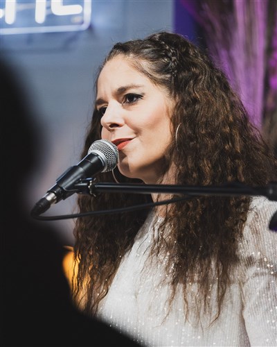 Photo 4 de Emma Krief dans Les accords de Venus