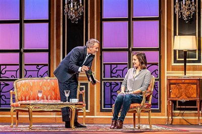 Photo 1 de Suite Royale | avec Elie Semoun et Julie de Bona