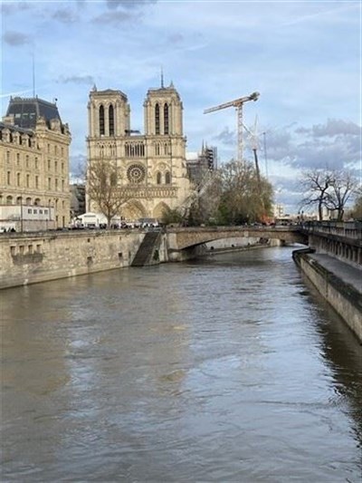 Photo 2 de Visite chantée sur les quais de Paris | par Veronica Antonelli